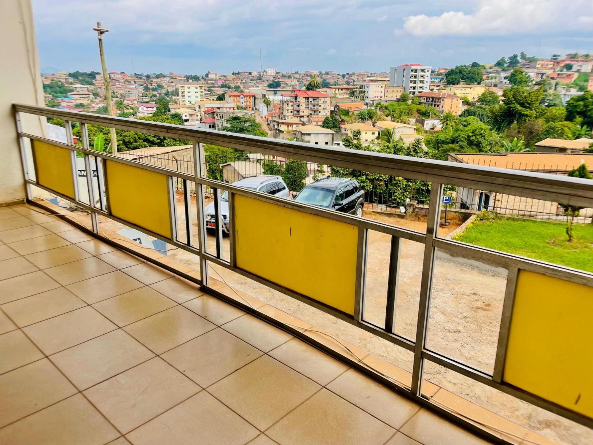 Appartement Avec Vue Panoramique Two Or Three Rooms Yaoundé エクステリア 写真