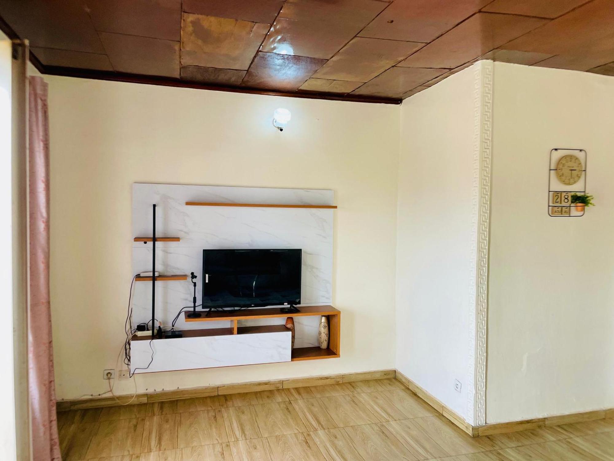 Appartement Avec Vue Panoramique Two Or Three Rooms Yaoundé エクステリア 写真