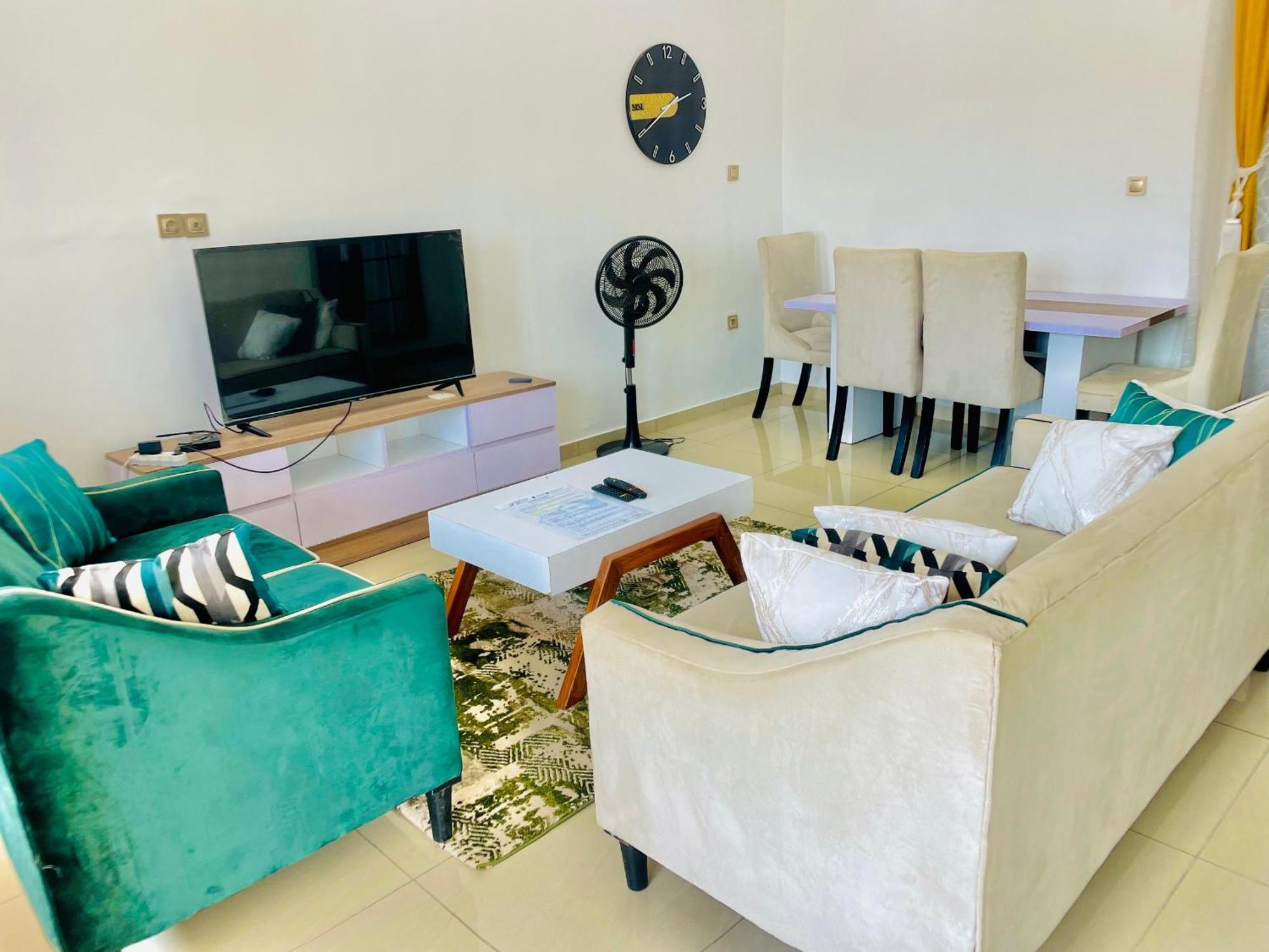 Appartement Avec Vue Panoramique Two Or Three Rooms Yaoundé エクステリア 写真